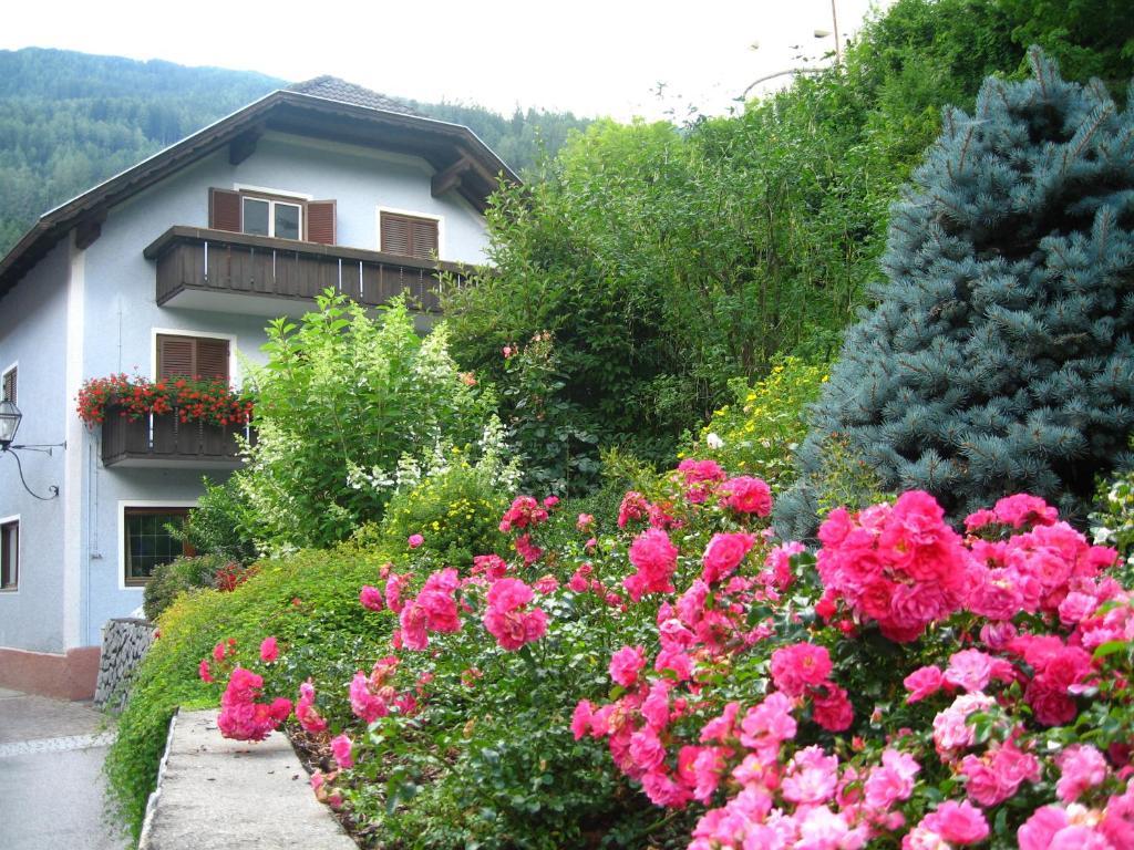 Gasthof Obermair Hotel Chienes Exterior photo